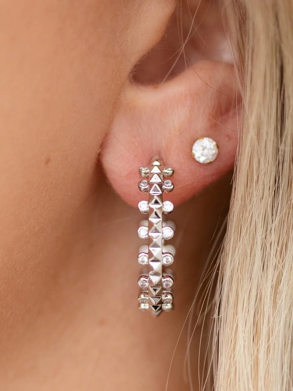 Kendra Scott Jada Silver Small Hoop Earrings in White CZ. - Picture 2 of 6